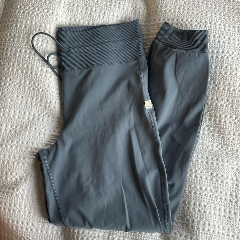 Vuori Daily Joggers
